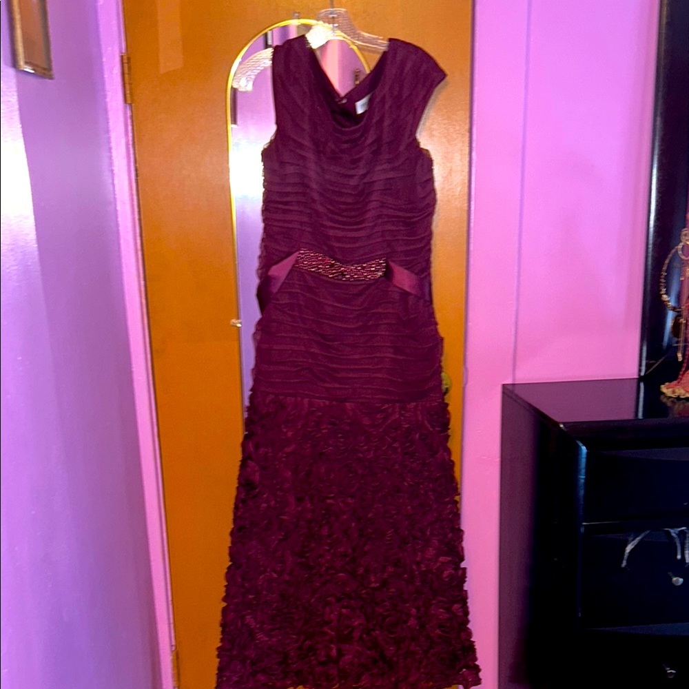 Elegant Burgundy Evening Dress